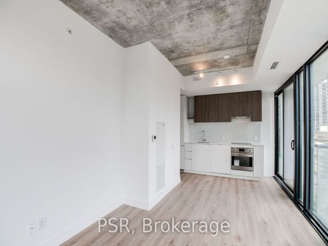 1605 - 161 Roehampton Ave