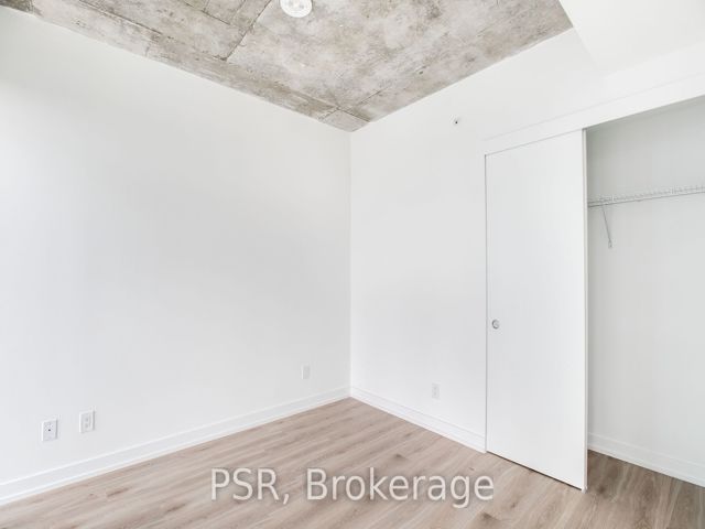 1605 - 161 Roehampton Ave