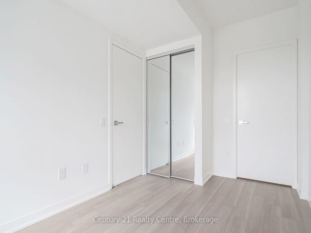 345 - 500 Wilson Ave
