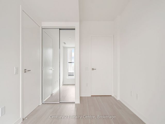 345 - 500 Wilson Ave