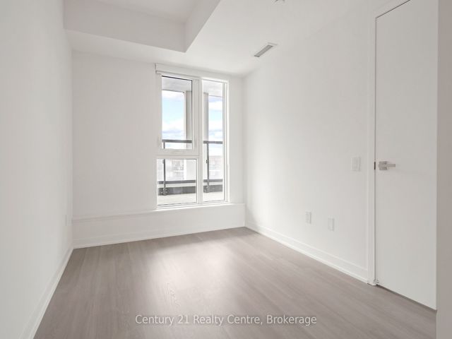 345 - 500 Wilson Ave