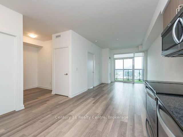 1402 - 1603 Eglington Ave W