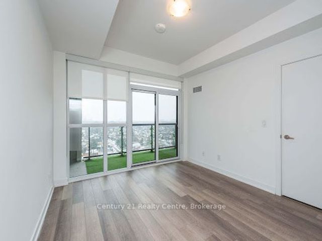 1402 - 1603 Eglington Ave W