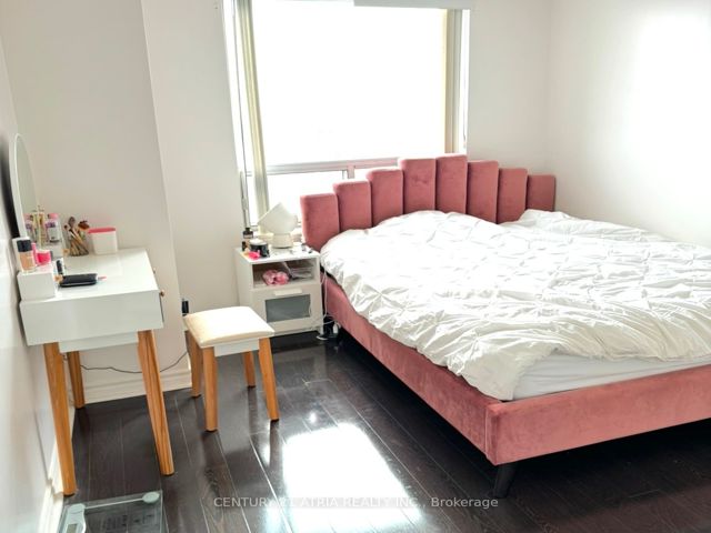 1111 - 3 Rean Dr S