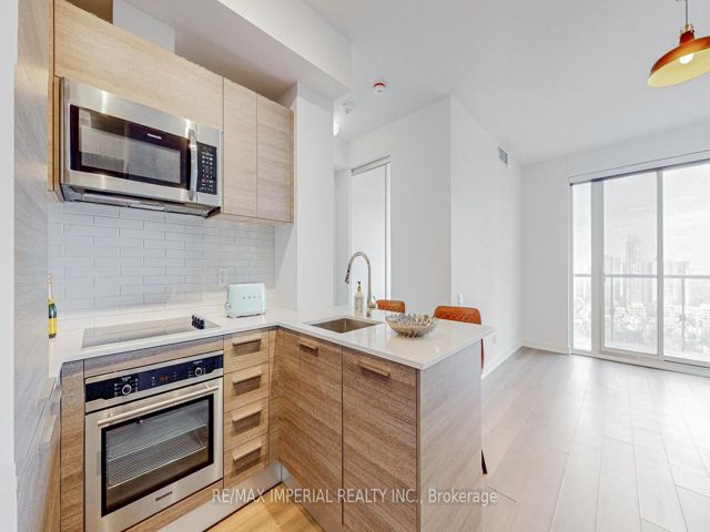2706 - 3 Gloucester St