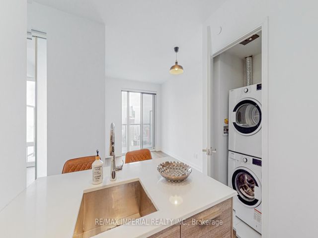 2706 - 3 Gloucester St