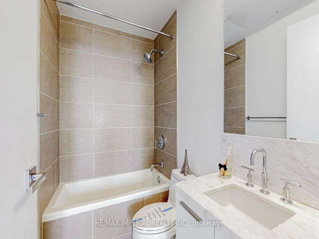 2706 - 3 Gloucester St