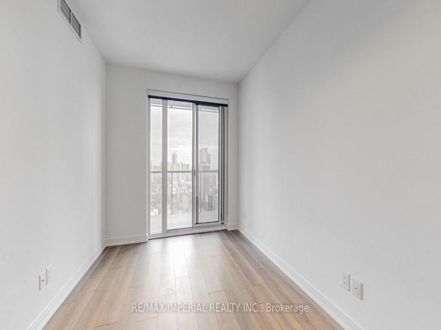 2706 - 3 Gloucester St