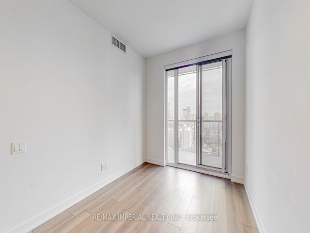 2706 - 3 Gloucester St