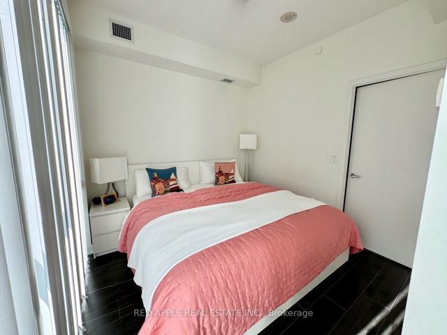 306 - 18 Rean Dr