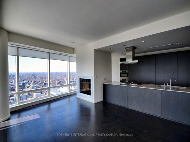 4101 - 180 University Ave