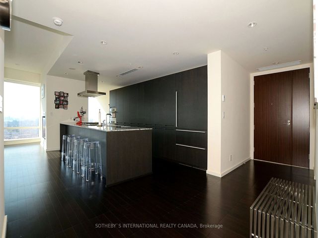 4101 - 180 University Ave