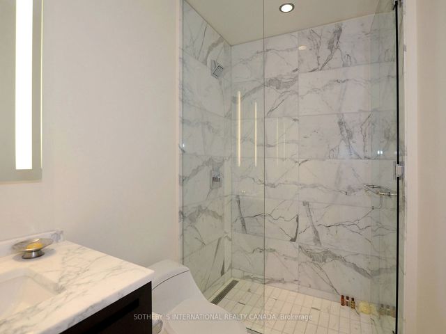 4101 - 180 University Ave