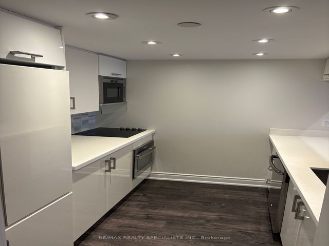 1608 - 38 Elm St