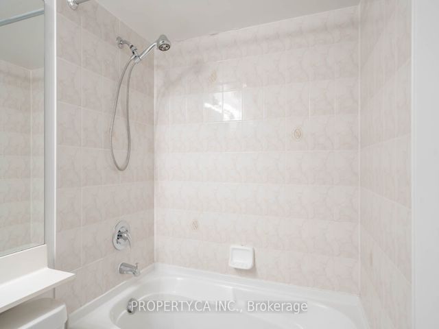 606 - 152 St Patrick St
