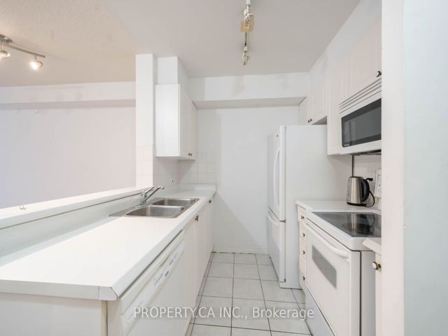 606 - 152 St Patrick St