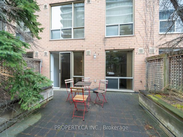 606 - 152 St Patrick St