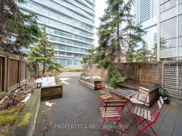 606 - 152 St Patrick St