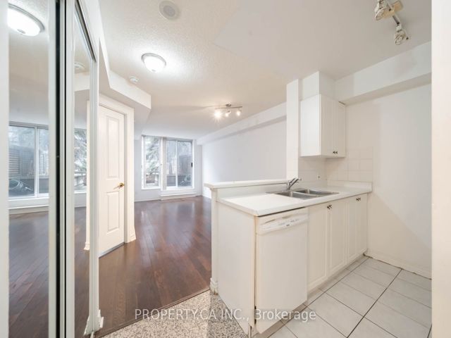 606 - 152 St Patrick St
