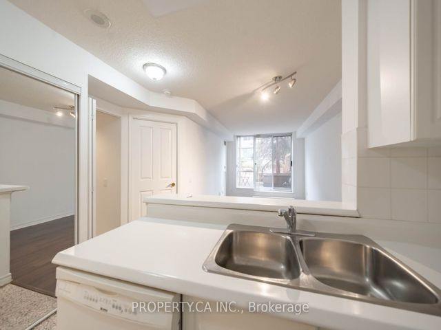 606 - 152 St Patrick St