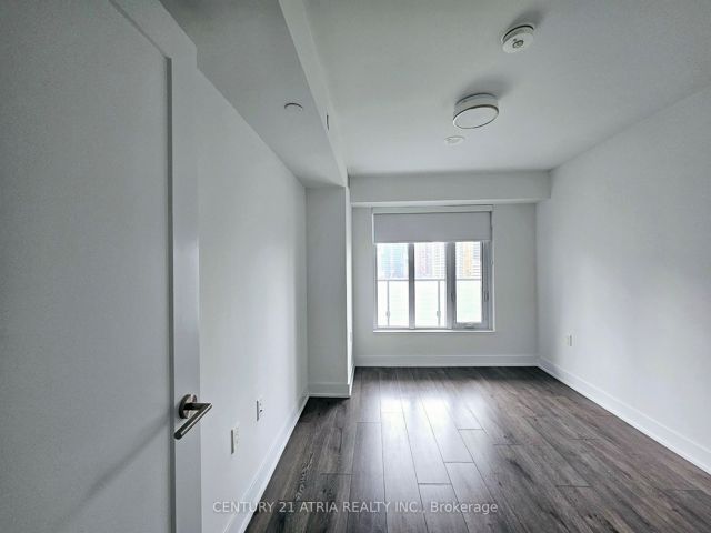 911 - 575 Bloor St E
