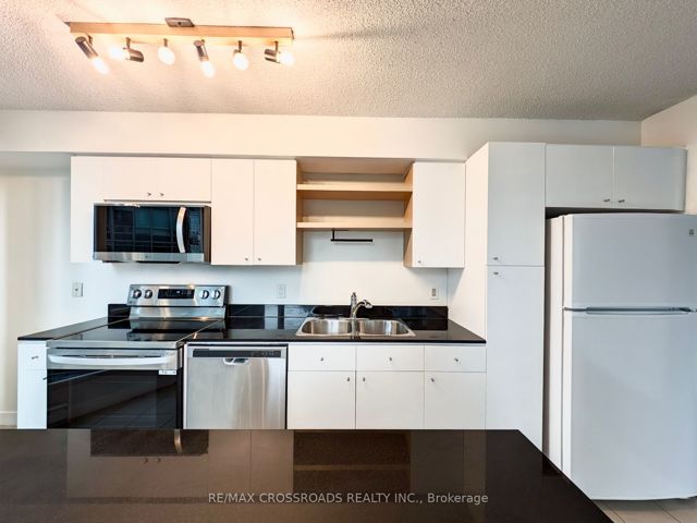 1809 - 373 Front St W
