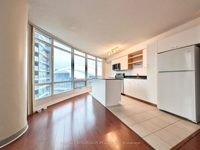 1809 - 373 Front St W