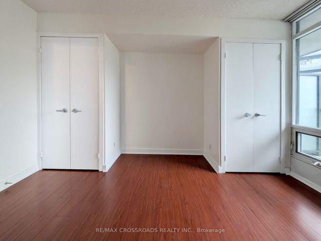 1809 - 373 Front St W