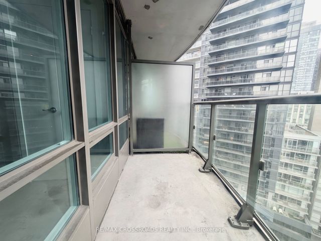1809 - 373 Front St W