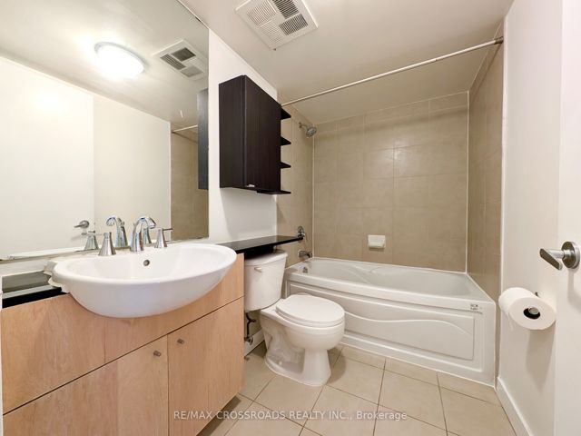 1809 - 373 Front St W