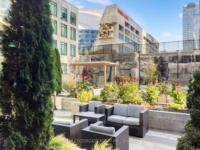 1809 - 373 Front St W