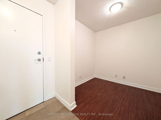 1809 - 373 Front St W