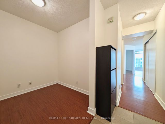 1809 - 373 Front St W