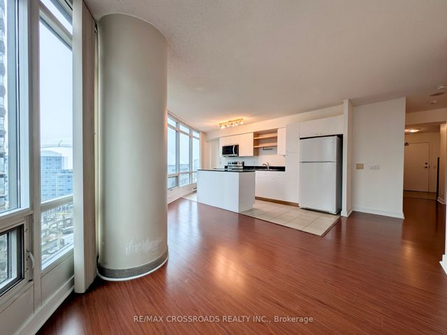 1809 - 373 Front St W