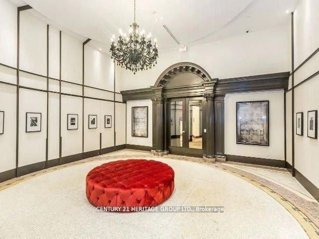 4614 - 197 Yonge St