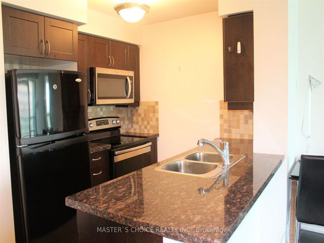 2121 - 25 Greenview Ave