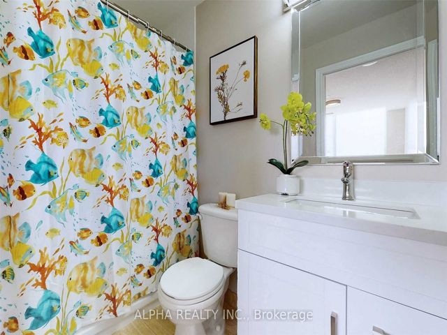 205 - 5 Northtown Way