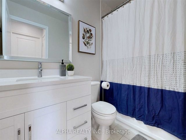 205 - 5 Northtown Way