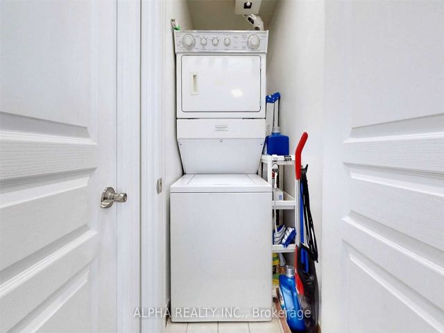 205 - 5 Northtown Way