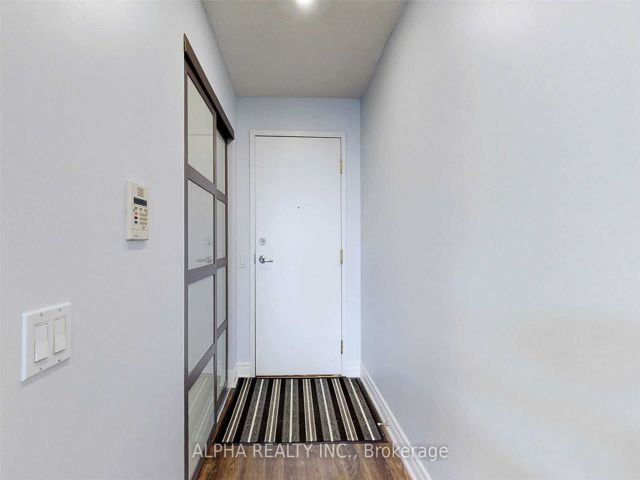 205 - 5 Northtown Way