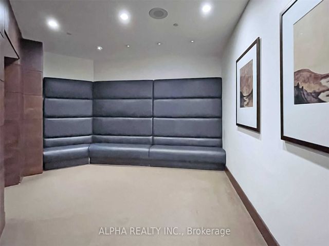 205 - 5 Northtown Way
