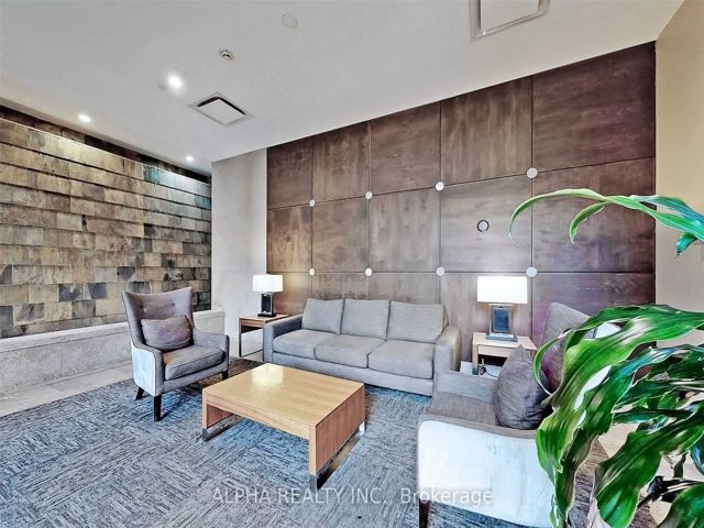 205 - 5 Northtown Way