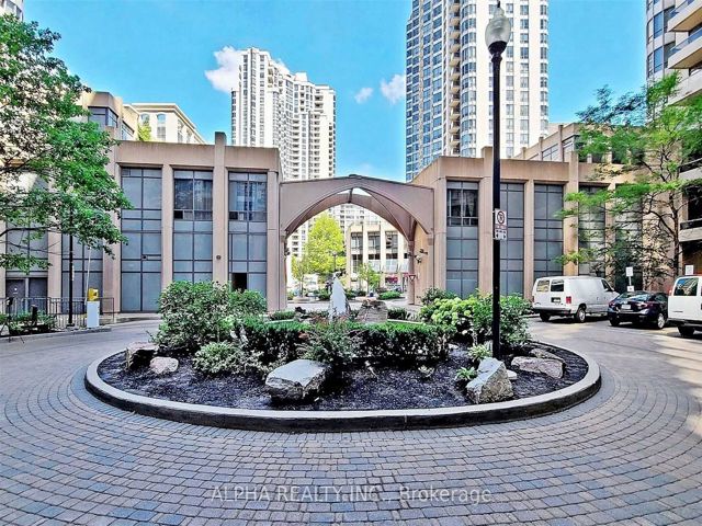205 - 5 Northtown Way