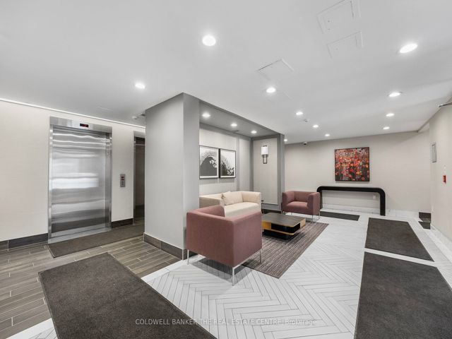 704 - 311 Richmond St E
