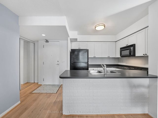 704 - 311 Richmond St E