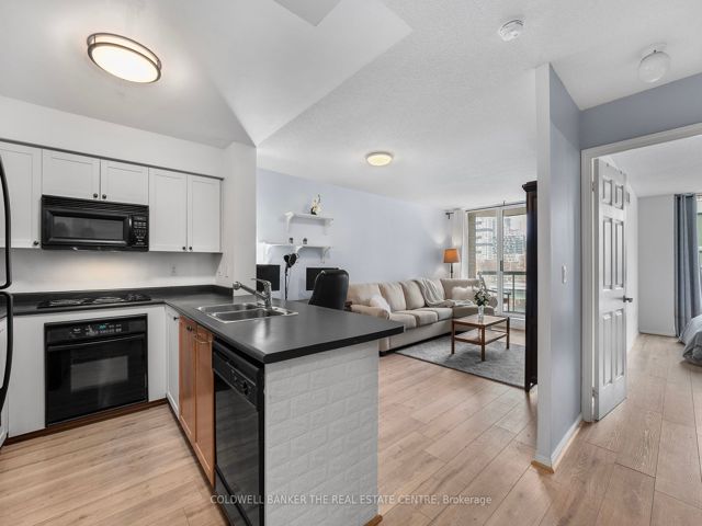 704 - 311 Richmond St E