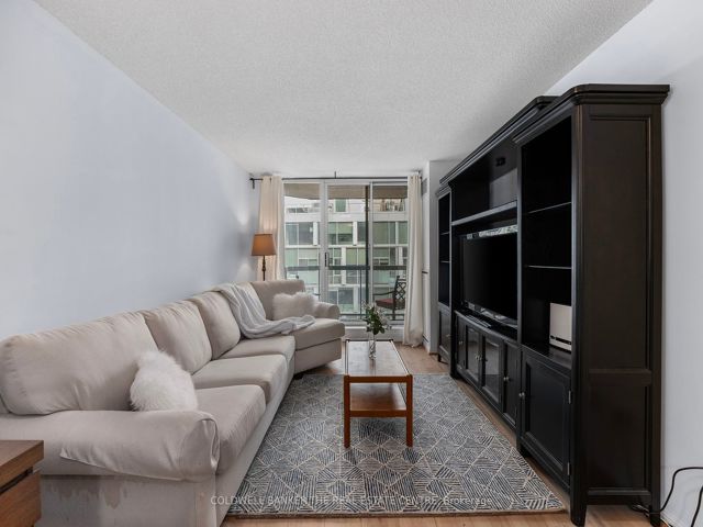 704 - 311 Richmond St E