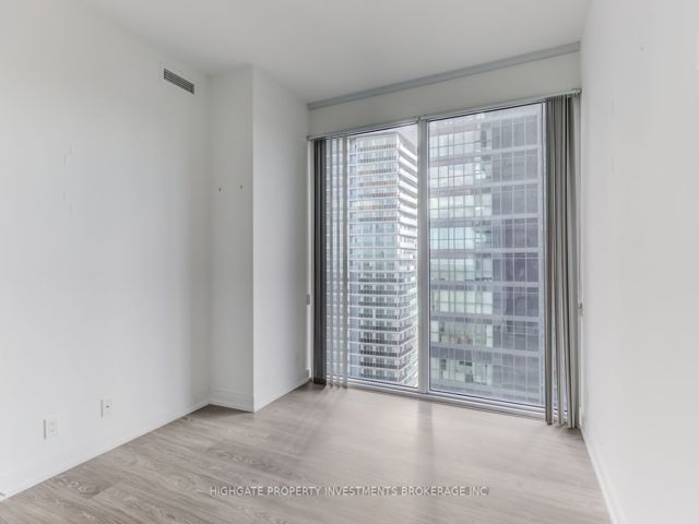 2910 - 181 Dundas St E