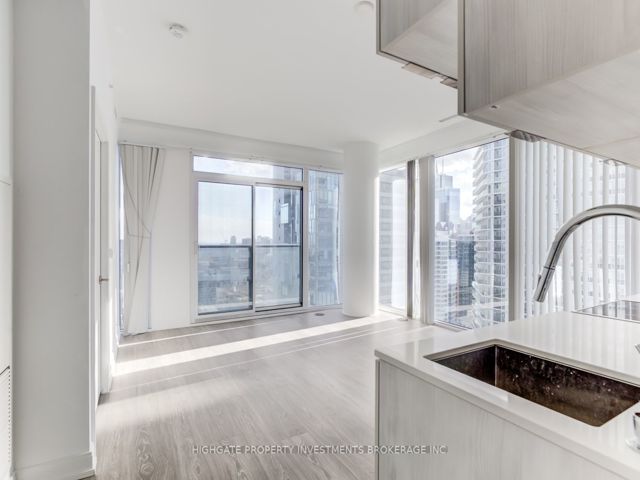 2910 - 181 Dundas St E