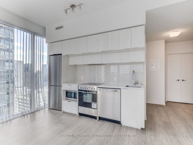 2910 - 181 Dundas St E